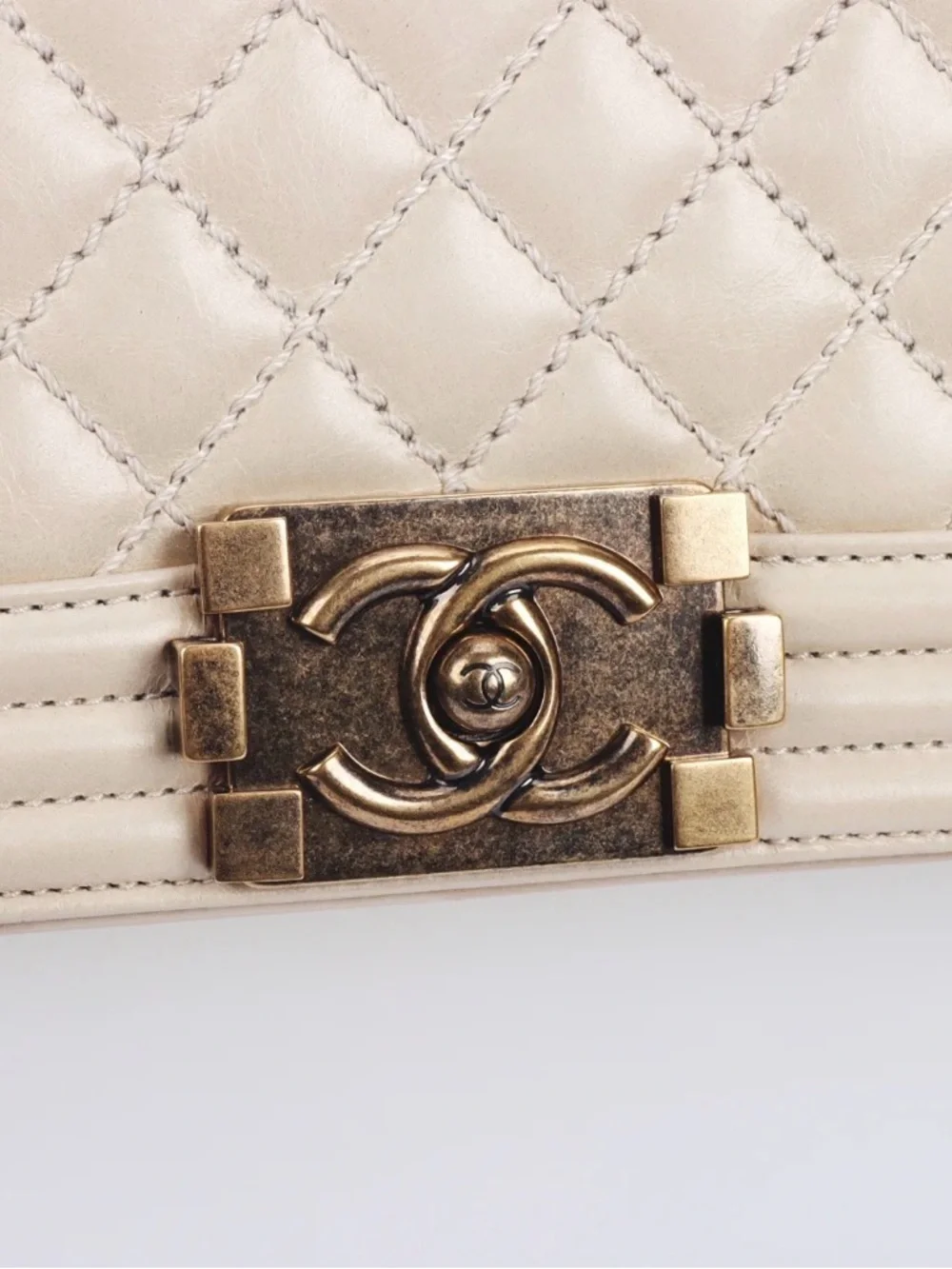 CHANEL Cream Boy Bag Medium with Antique Gold Hardware (Card and Dust Bag incl) - Picture 8 of 9